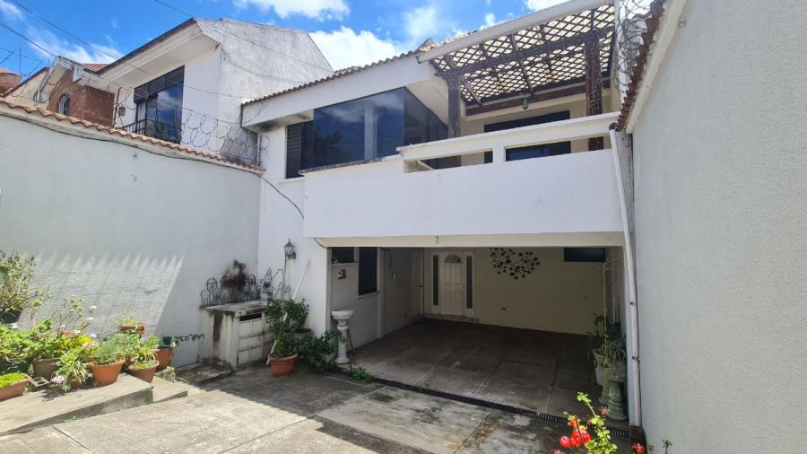 Casa en Renta en Mixco, Guatemala - Q  - CAR17961 - BienesOnLine