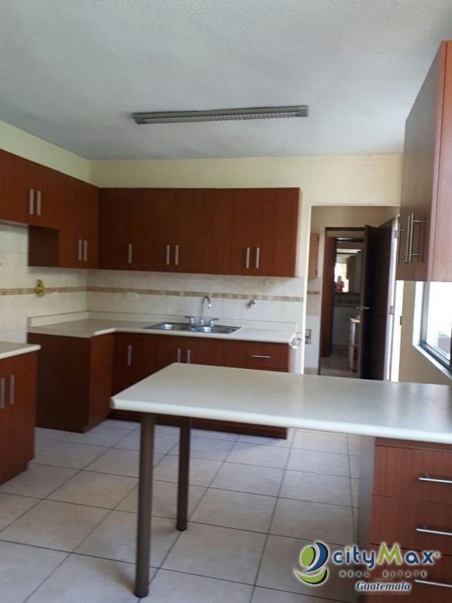 Foto Casa en Renta en Zona 10, Ciudad de Guatemala, Guatemala - U$D 1.200 - CAR47180 - BienesOnLine