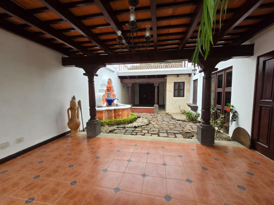 Foto Casa en Venta en HACIENDA DEL COMENDADOR, San Miguel Dueñas, Sacatepéquez - U$D 370.000 - CAV47512 - BienesOnLine