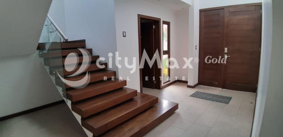 Foto Casa en Venta en Santa Catarina Pnula, Guatemala - U$D 370.000 - CAV7426 - BienesOnLine