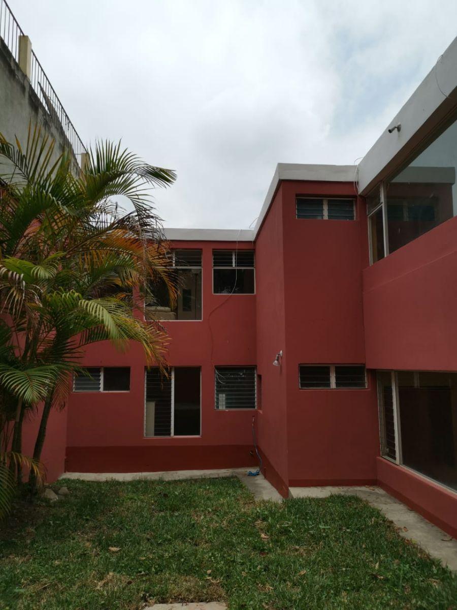 CASA EN VENTA PINARES DE SAN CRISTOBAL ZONA 8 MIXCO