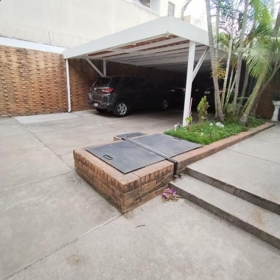 Foto Casa en Venta en Zona 10, Ciudad de Guatemala, Guatemala - U$D 1.350.000 - CAV46331 - BienesOnLine