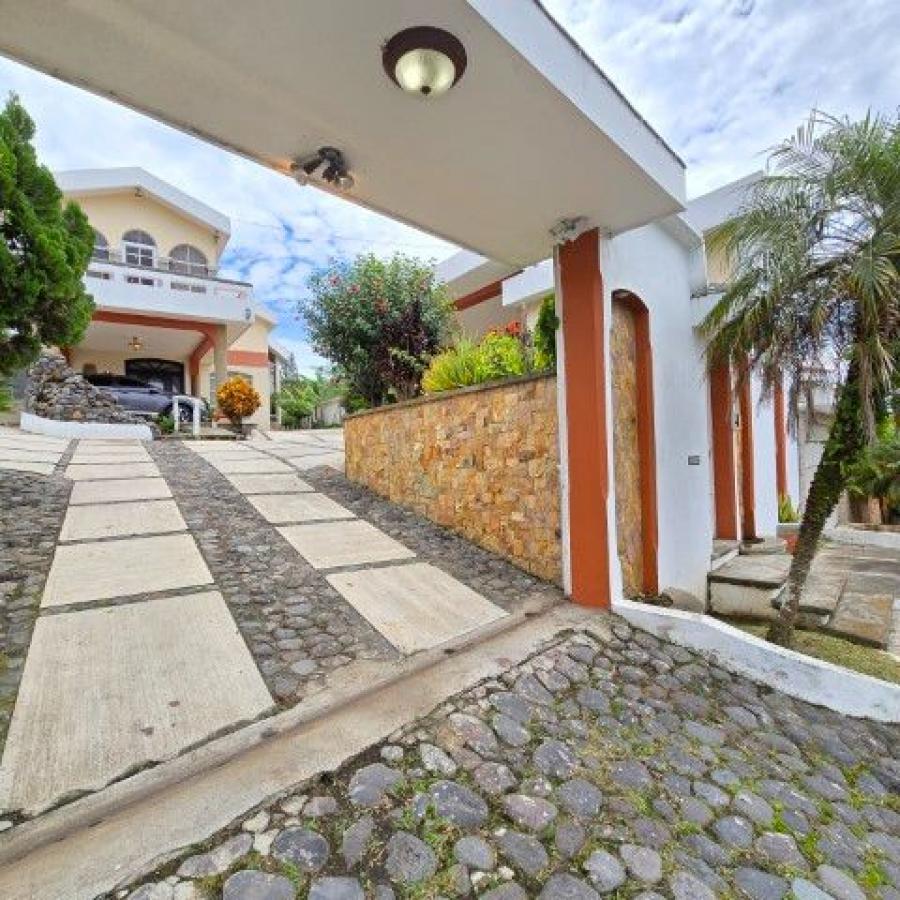 Foto Casa en Venta en Mixco, Guatemala - U$D 570.000 - CAV47361 - BienesOnLine