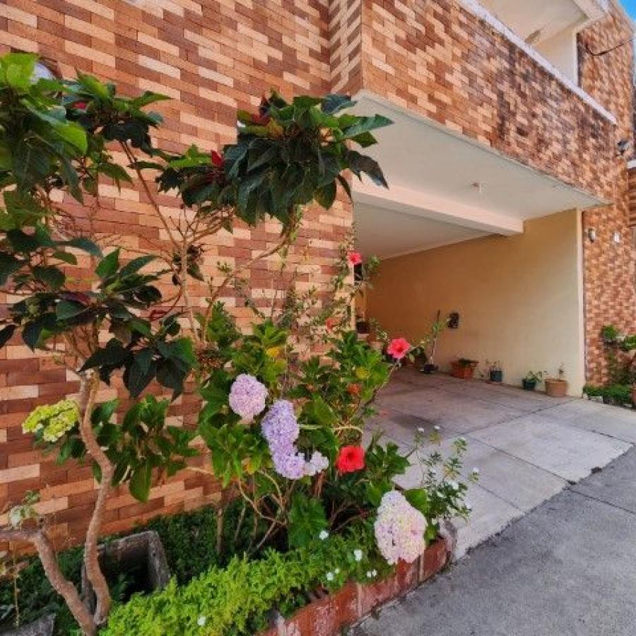 Foto Casa en Venta en San Cristbal, Mixco, Guatemala - U$D 210.000 - CAV44471 - BienesOnLine