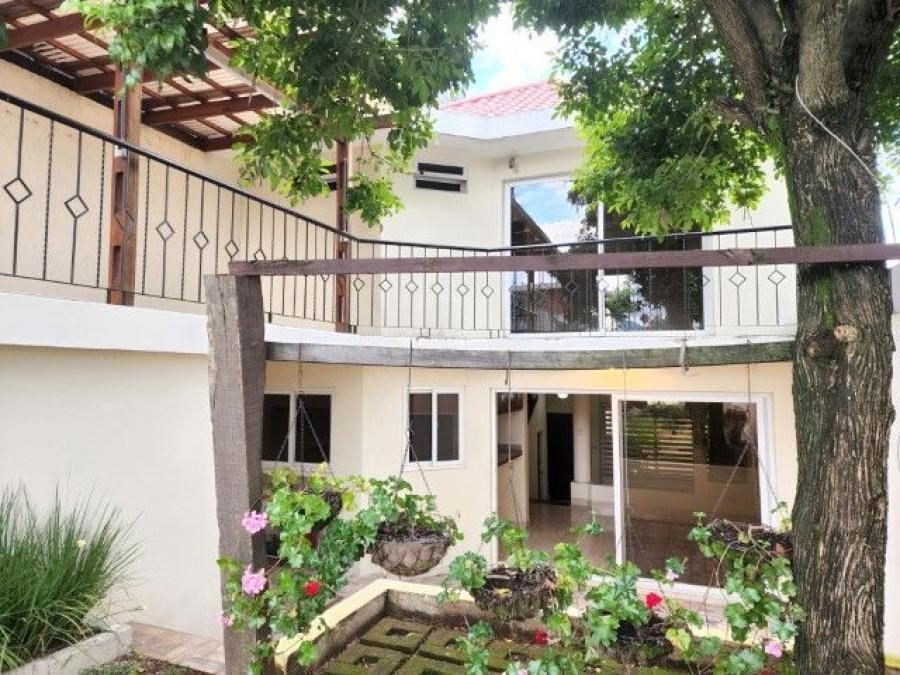 Foto Casa en Venta en Mixco, Guatemala - Q 2.500.000 - CAV18065 - BienesOnLine