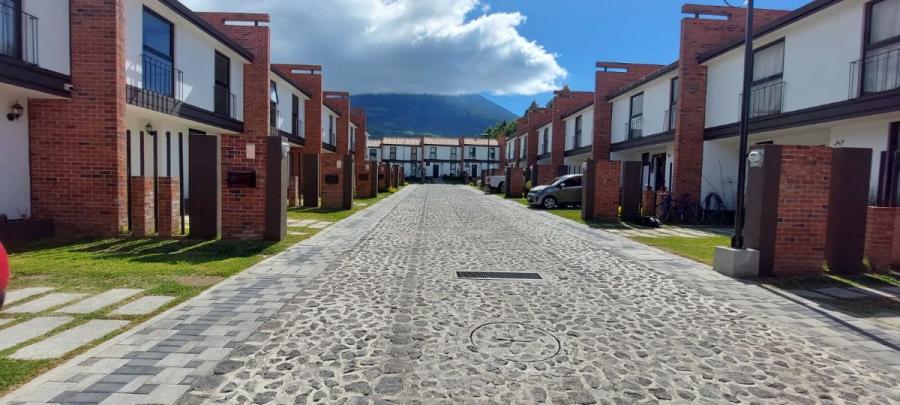 Casa nueva en renta en Senderos del Comendador Ciudad Vieja