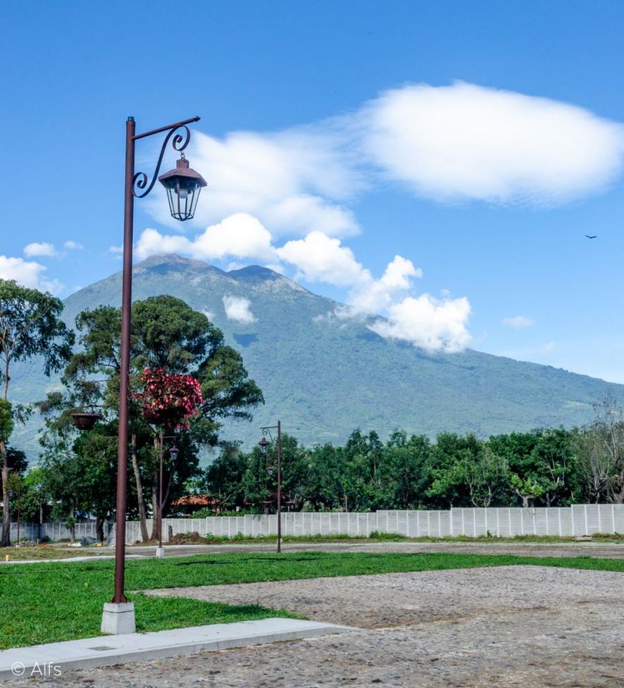 CASA SAN FRANCISCO EN VENTA EN CONDOMINIO CON PISCINA PRÓXIMO A LA ANTIGUA