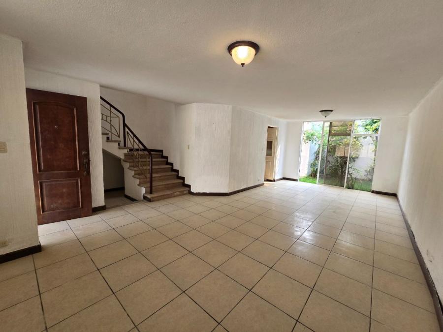 Foto Casa en Venta en San Cristobal, Guatemala, Guatemala - U$D 180.000 - CAV42500 - BienesOnLine