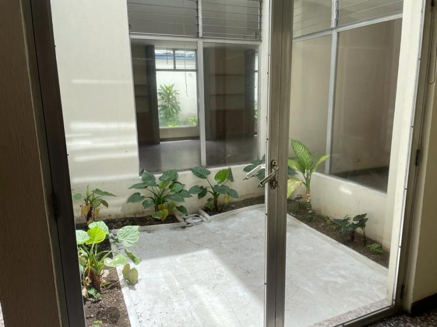 Foto Casa en Renta en zona 10, zona 10, Guatemala - U$D 2.200 - CAR9792 - BienesOnLine