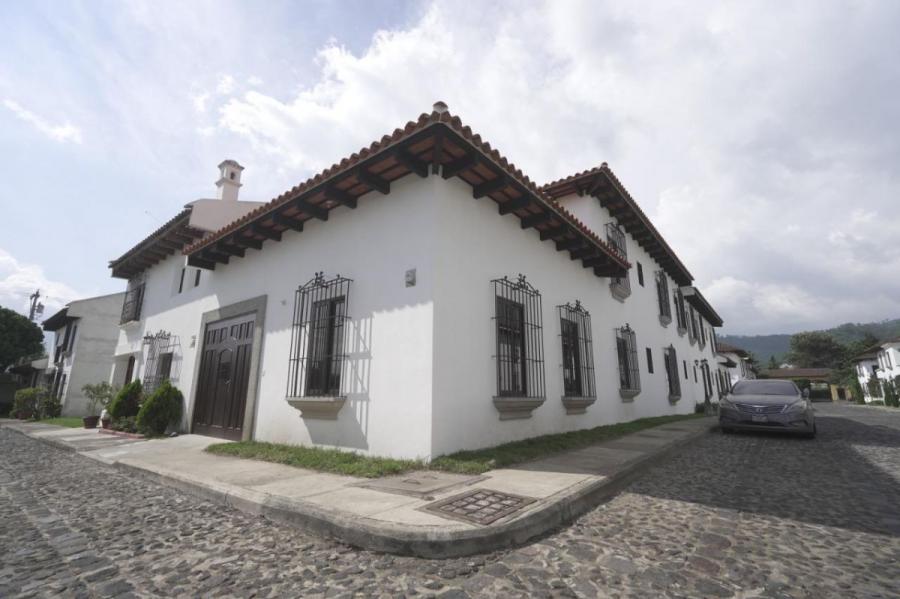 HERMOSA CASA DE ESQUINA, ANTIGUA GUATEMALA