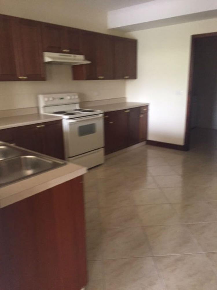 hermoso apartamento en Condominio Milenia, a tres minutos de Oakland Mall