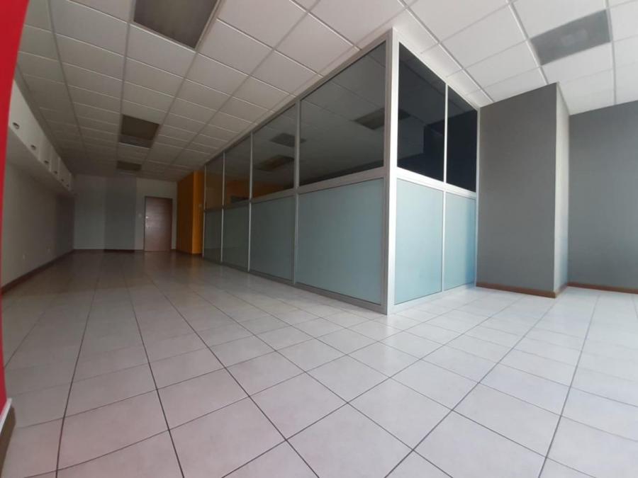 Foto Oficina en Renta en Zona 10, Guatemala, Guatemala - U$D 995 - OFR5149 - BienesOnLine