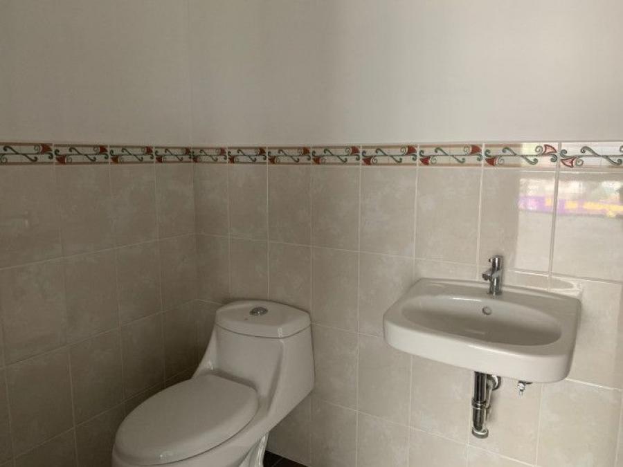 Foto Oficina en Renta en Zona 10, Ciudad de Guatemala, Guatemala - U$D 700 - OFR46202 - BienesOnLine