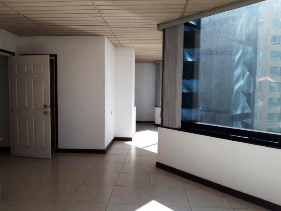 Foto Oficina en Renta en Zona 10, Ciudad de Guatemala, Guatemala - U$D 1.140 - OFR46109 - BienesOnLine