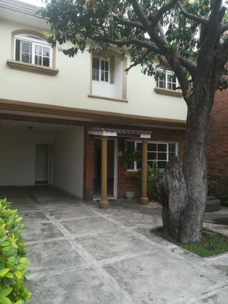 Foto Casa en Renta en Zona 10, Ciudad de Guatemala, Guatemala - U$D 800 - CAR47063 - BienesOnLine