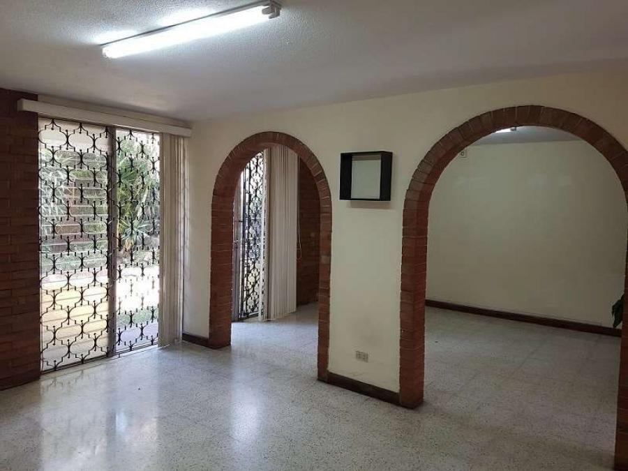 Se Alquila Townhouse para Oficinas a Puertas Cerradas