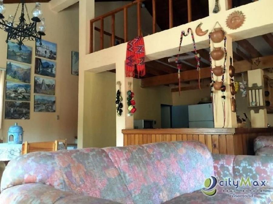 VENDO HERMOSA CASA AMUEBLADA EN SAN LUCAS SACATEPEQUEZ