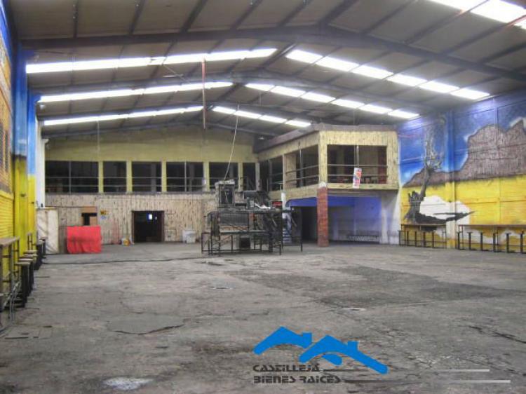 Se vende bodega en Av. Adolfo Lopez Mateos en nezahualcoyotl