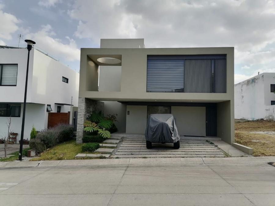 CASA EN COTO EN EL FRACCIONAMIENTO LOS ROBLES, ZAPOPAN