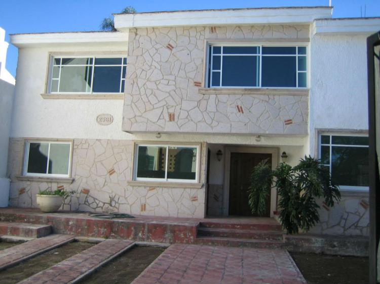 Foto Casa en Venta en BUGAMBILIAS, Zapopan, Jalisco - $ 3.500.000 - CAV159830 - BienesOnLine