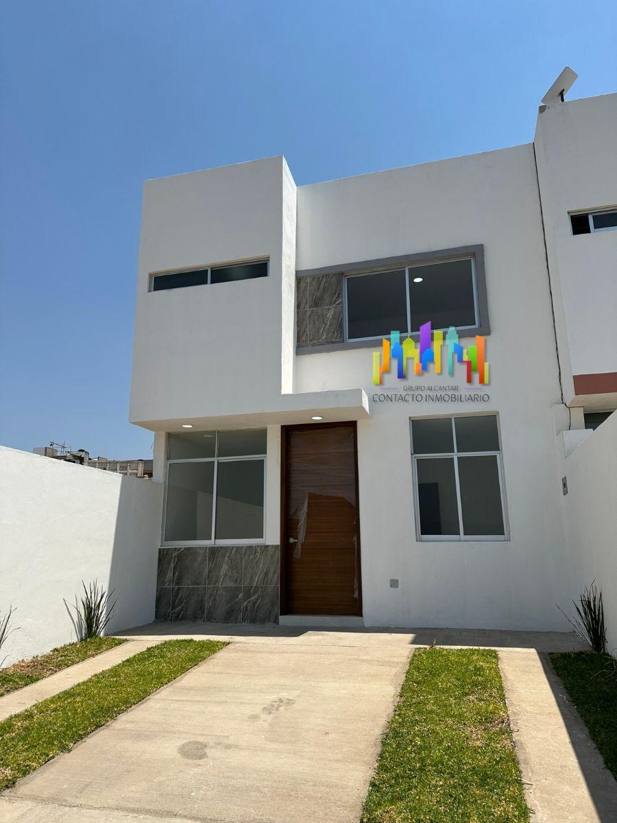 CASA EN VENTA EN ZIMALTA 