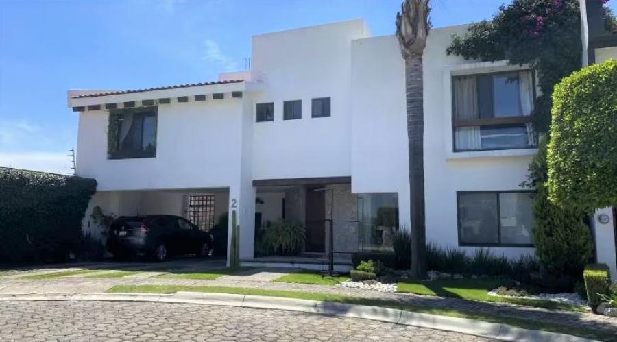 CASA EN VENTA LOMAS DE ANGELOPOLIS