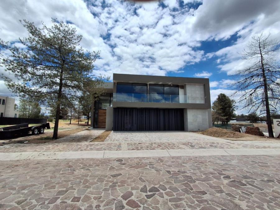 Casa nueva en venta en El Bosque Country Club León Gto.