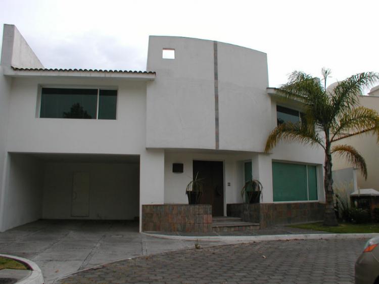 Renta de hermosa residencia en zona exclusiva de metepec