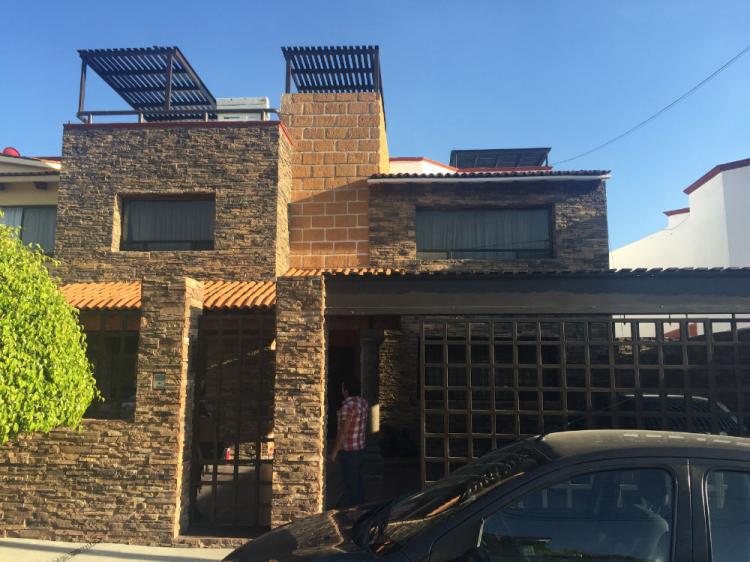 Excelente casa a buen precio en una de las mejores colonias de Queretaro