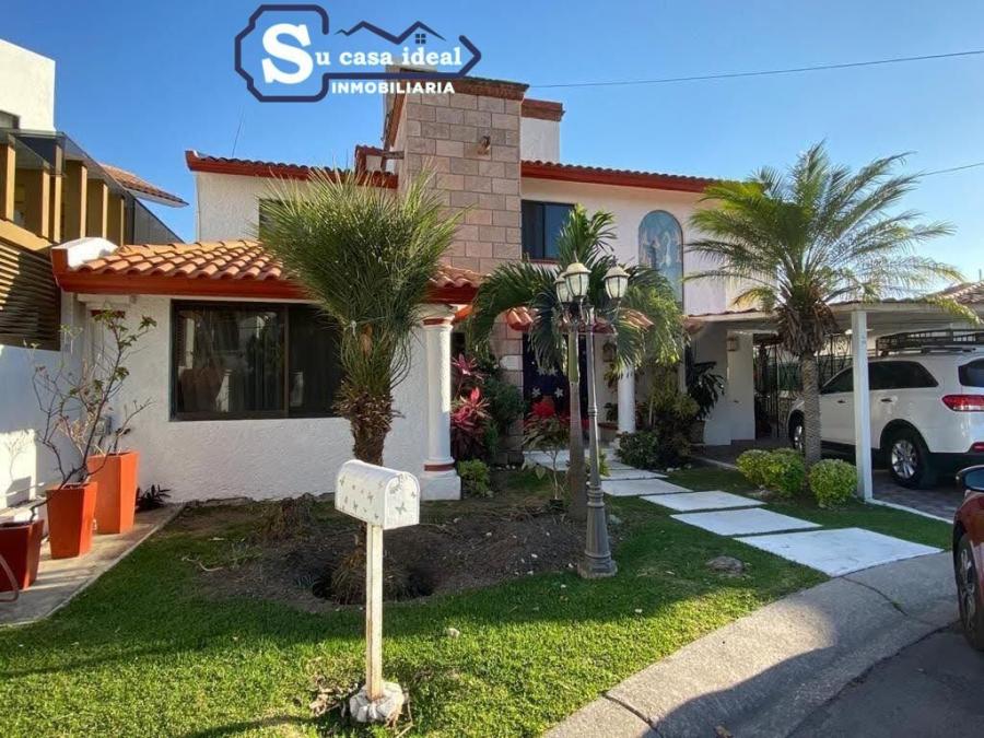 Excelente Casa en Venta Ubicada en Fraccionamiento Lomas de Cocoyoc.