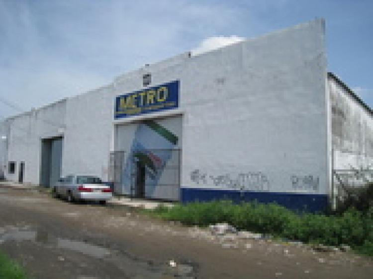 RENTA DE BODEGA COMERCIAL CON OFICINAS EN COLONIA PEDRO I. MATA