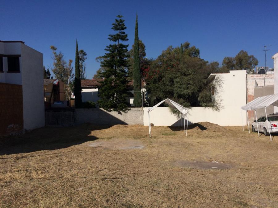 Gran terreno en Claustros del Parque 