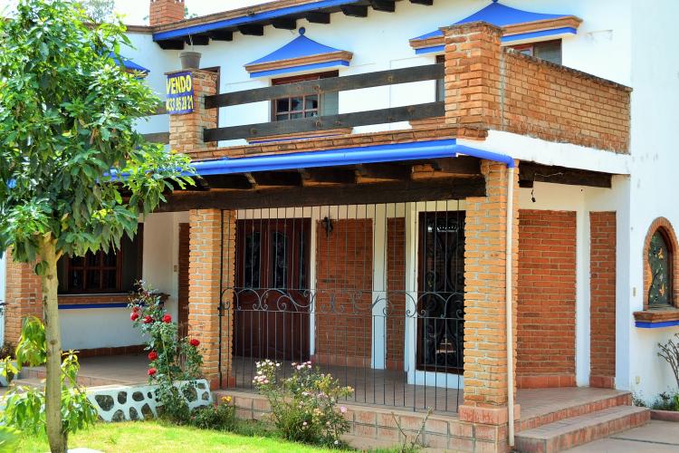 HERMOSA CASA EN LA CD. DE PATZCUARO CON AMPLIOS ESPACIOS Y JARDIN 