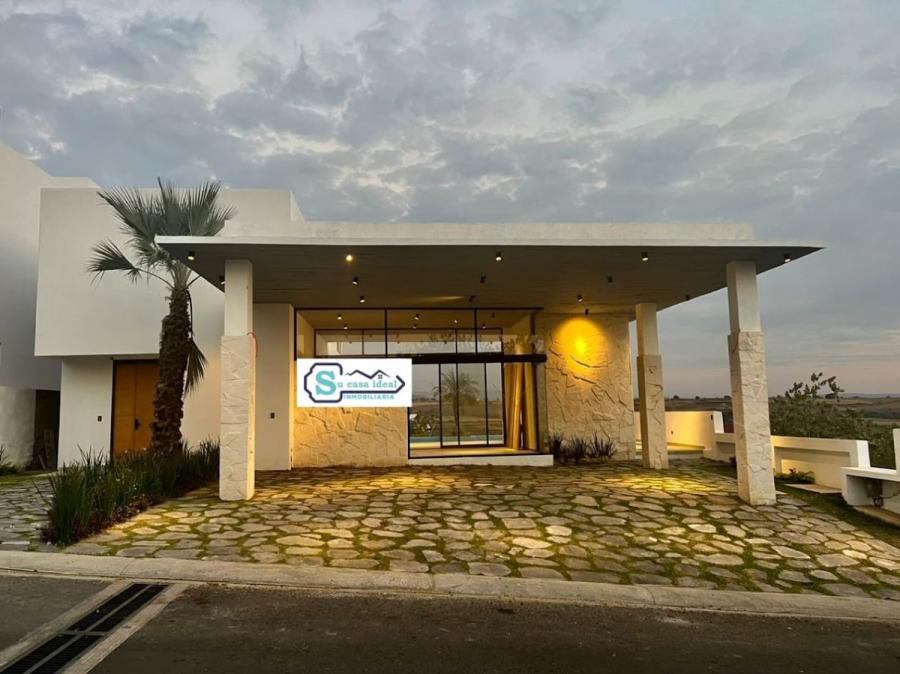 Hermosa Casa En Venta Ubicada en Fraccionamiento Lomas de Cocoyoc.