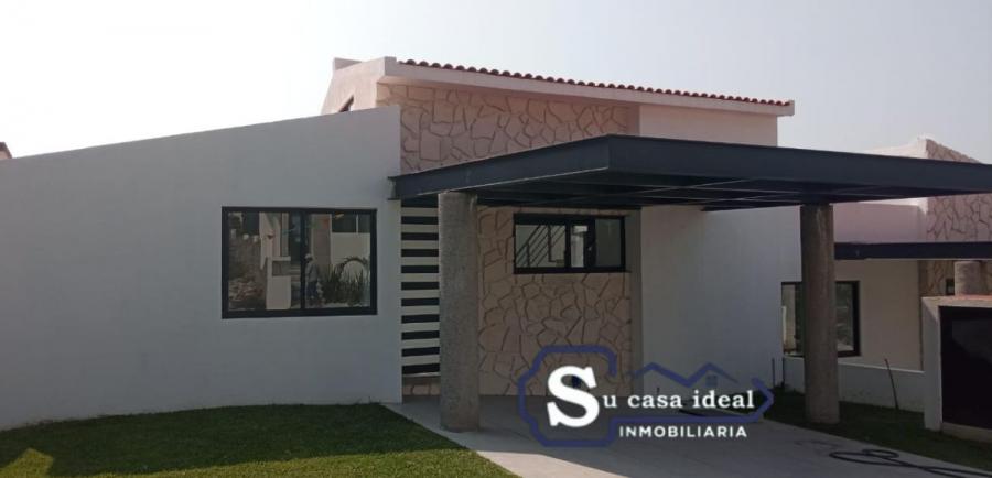 Hermosa Casa En Venta Ubicada en Fraccionamiento Lomas de Cocoyoc.