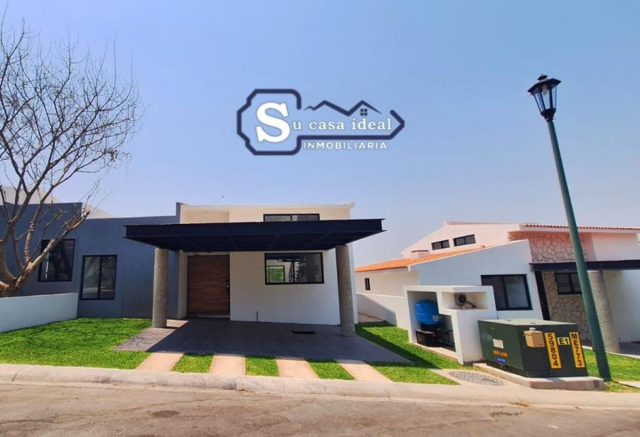 Hermosa Casa En Venta Ubicada en Fraccionamiento Lomas de Cocoyoc.