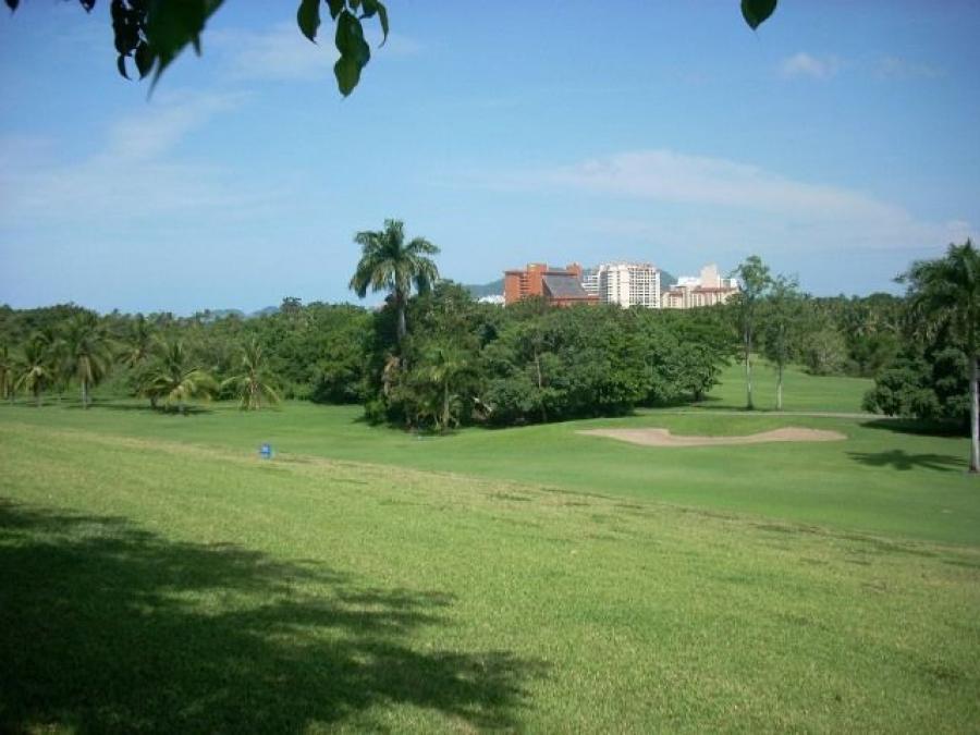 Ixtapa frente Campo de Golf 1850.51 mts terreno en Venta T507