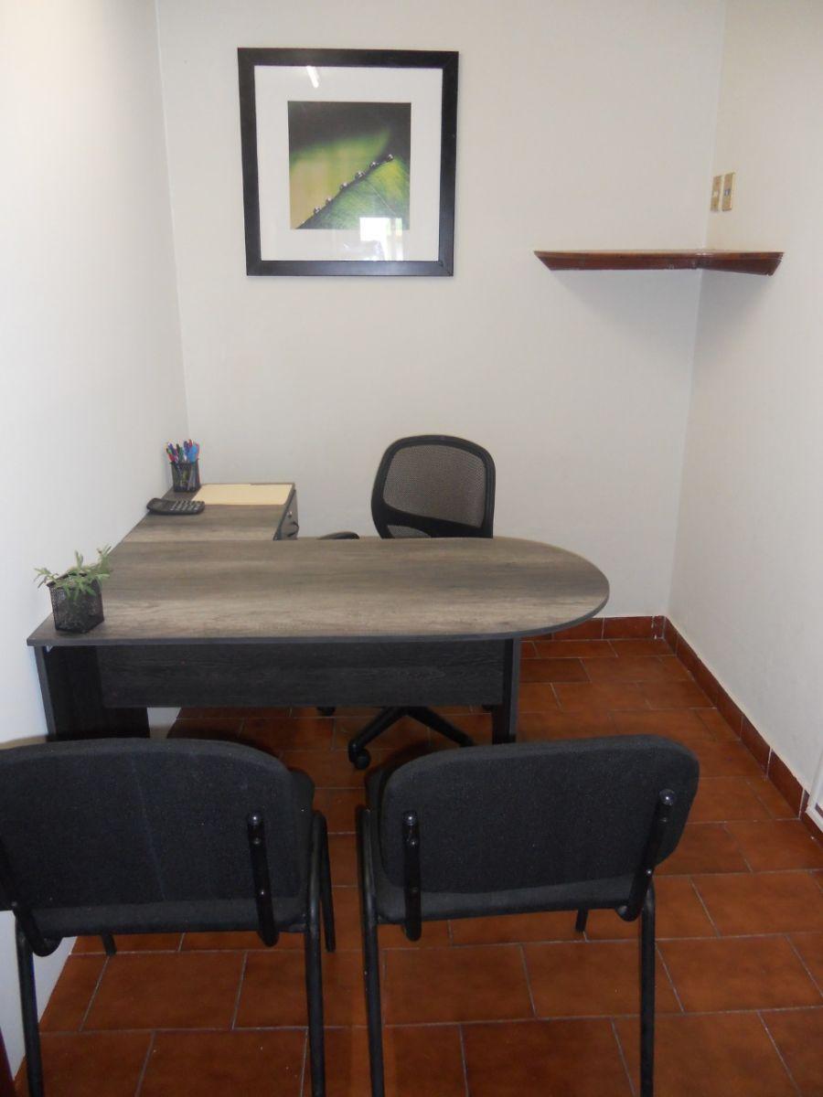 Foto Oficina en Renta en Jardines del Moral, León, Guanajuato - $ 5.000 - OFR270904 - BienesOnLine