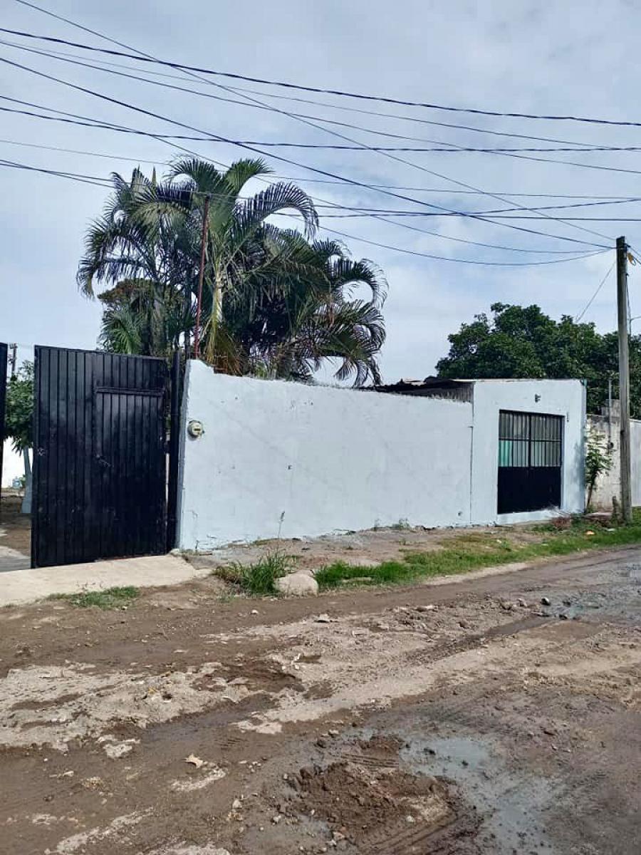 SE VENDE CASA DENTRO DE UN GRAN TERRENO EN PEÑUELA 