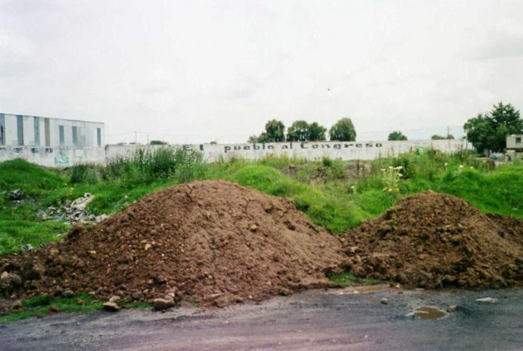 Terreno baratisimo en esquina 55 x 100  a 1000 mts. del  aereopuerto Internacional de Toluca