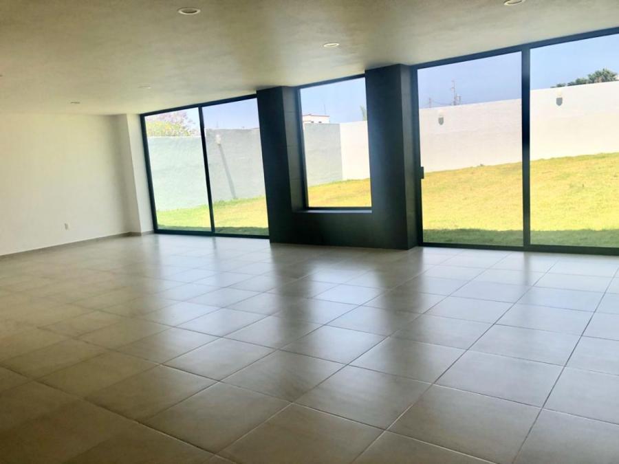 VENDO CASA A ESTRENAR CON AMPLIO JARDIN EN JURIQUILLA, QUERETARO