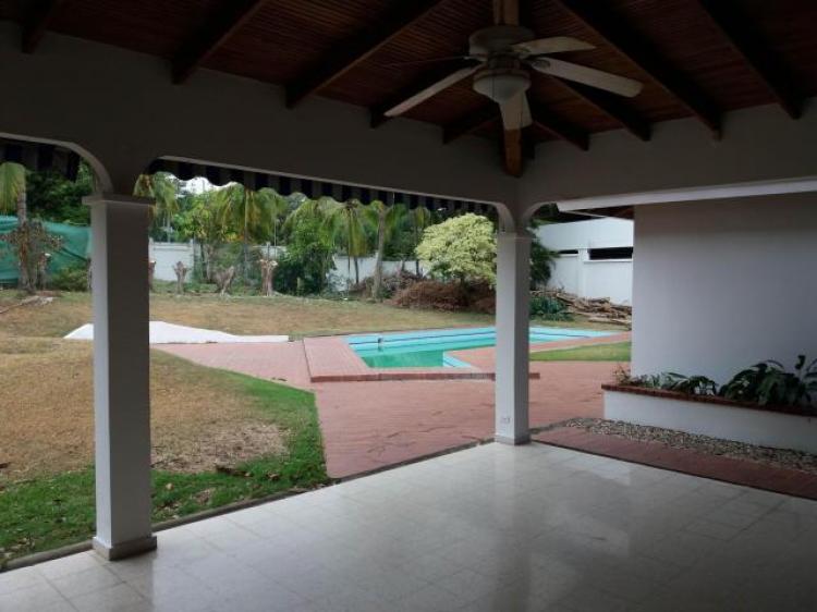 Bella casa en alquiler en Altos del Golf, 64095460