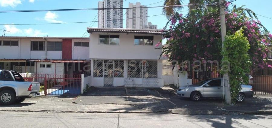 Casa duplex en venta en Parque Lefevre ELP 25-4535