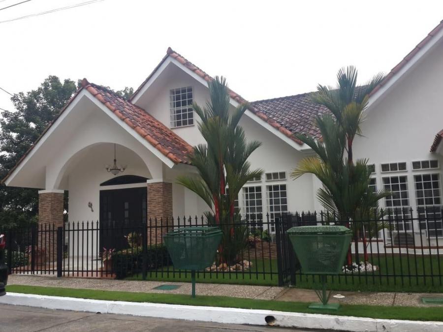 Foto Casa en Venta en Brisas del Golf, Panamá - U$D 425.000 - CAV30902 - BienesOnLine