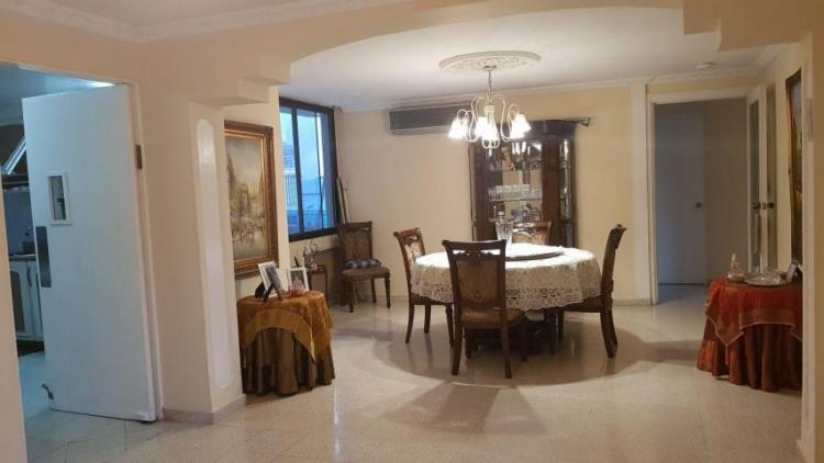 En Venta Comodo y Amplio Apartamento en Marbella lha 17-6397