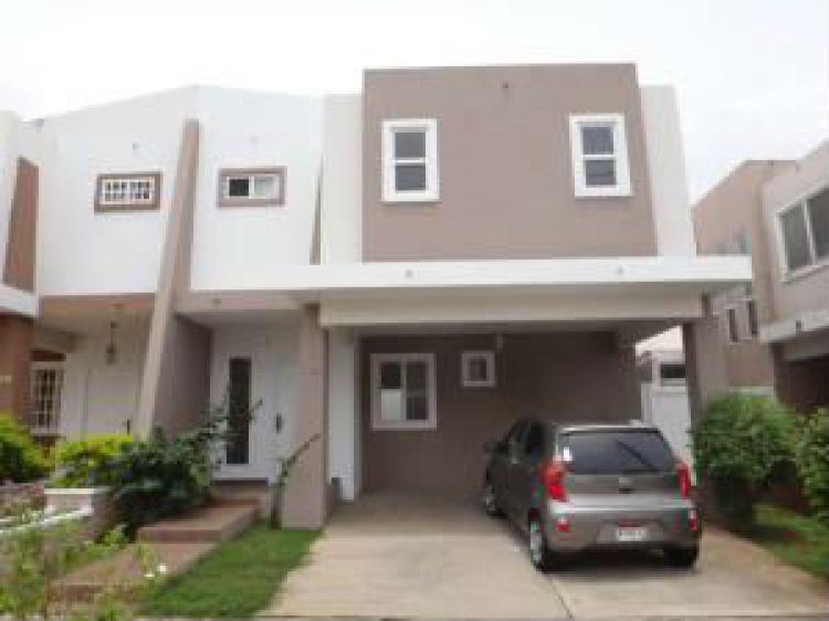 Hermosa casa en venta en Brisas de Golf PH Everest #16-4026 MER