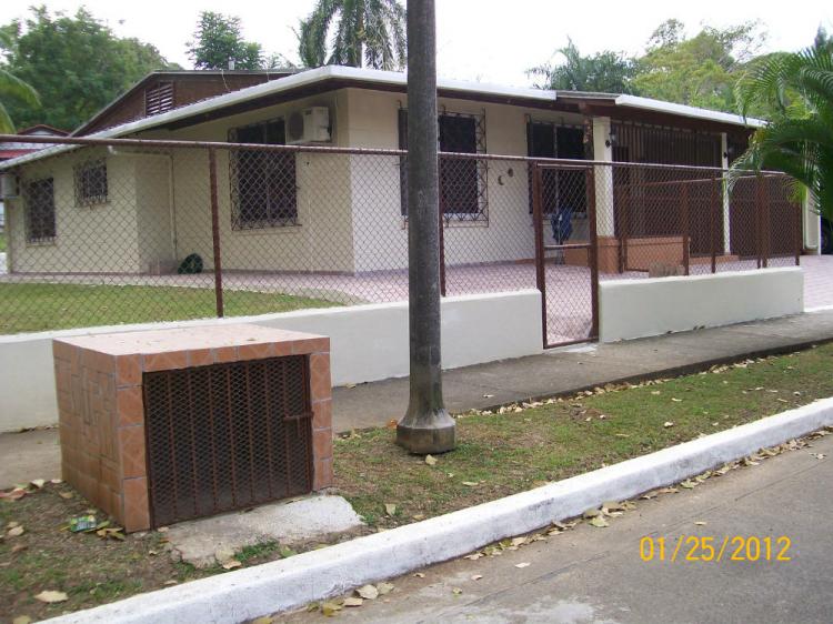 Se Vende Unifamiliar en Los Rios, Ancon 148 m2 $370,000 negociable