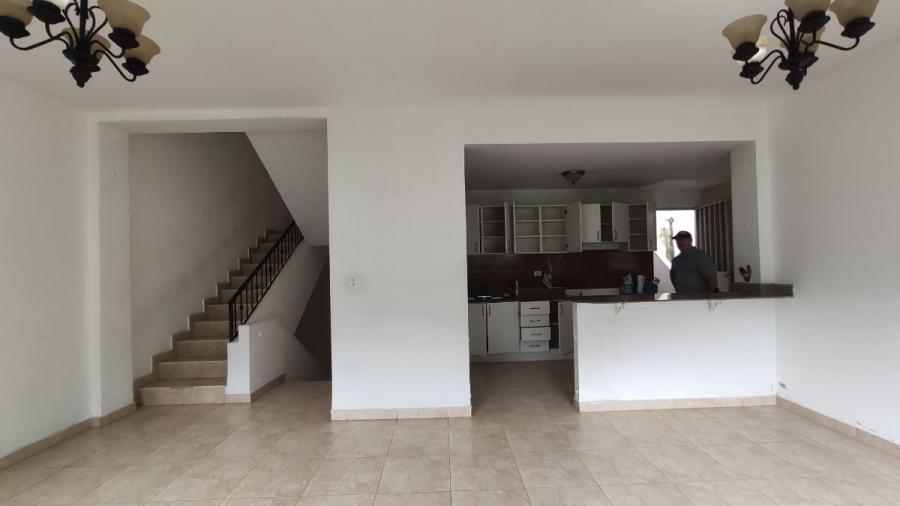 Vendo Casa en Urb. Limajo, Altos de Panamá. [ MR 24-10983 ]