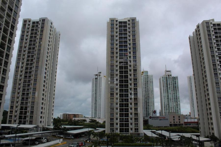 Venta de Apartamento de 106 m2 en PH Rokas, Condado del Rey 20-2078GG