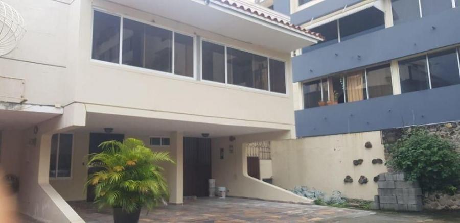 Venta de Casa de 250 m2 en El Carmen 21-8182GG